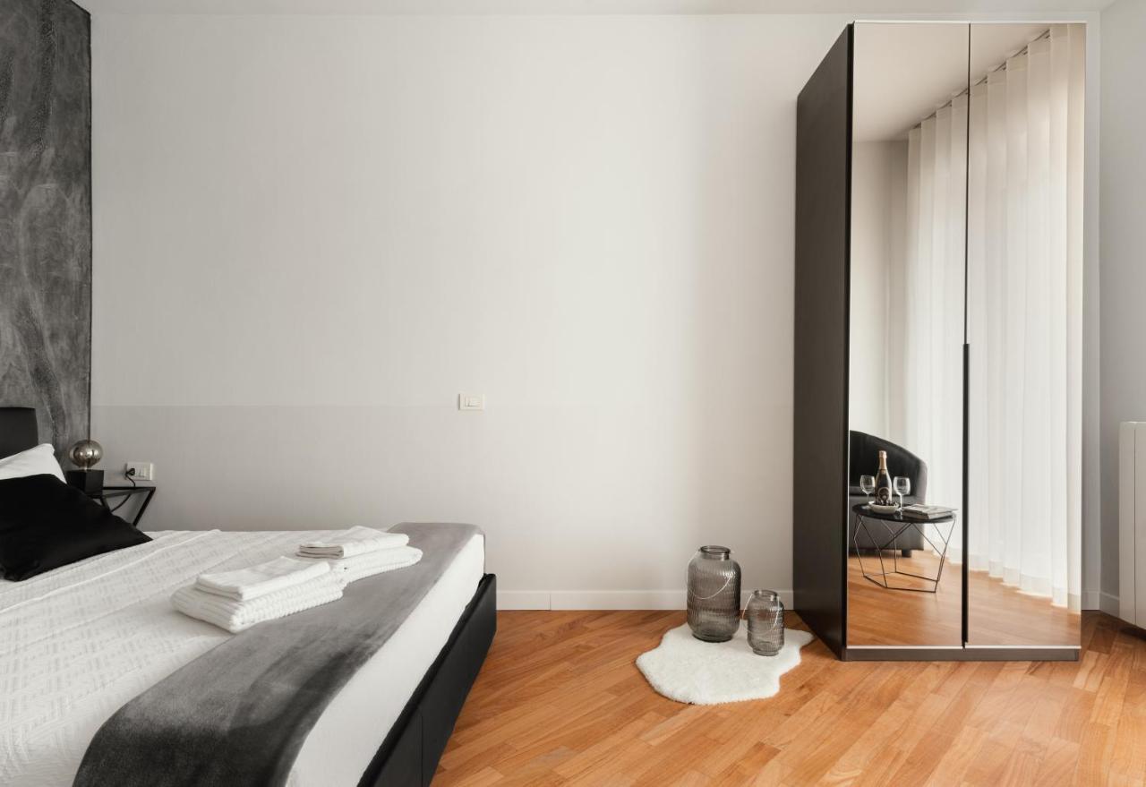Deluxe Central Apartment แบร์กาโม ภายนอก รูปภาพ
